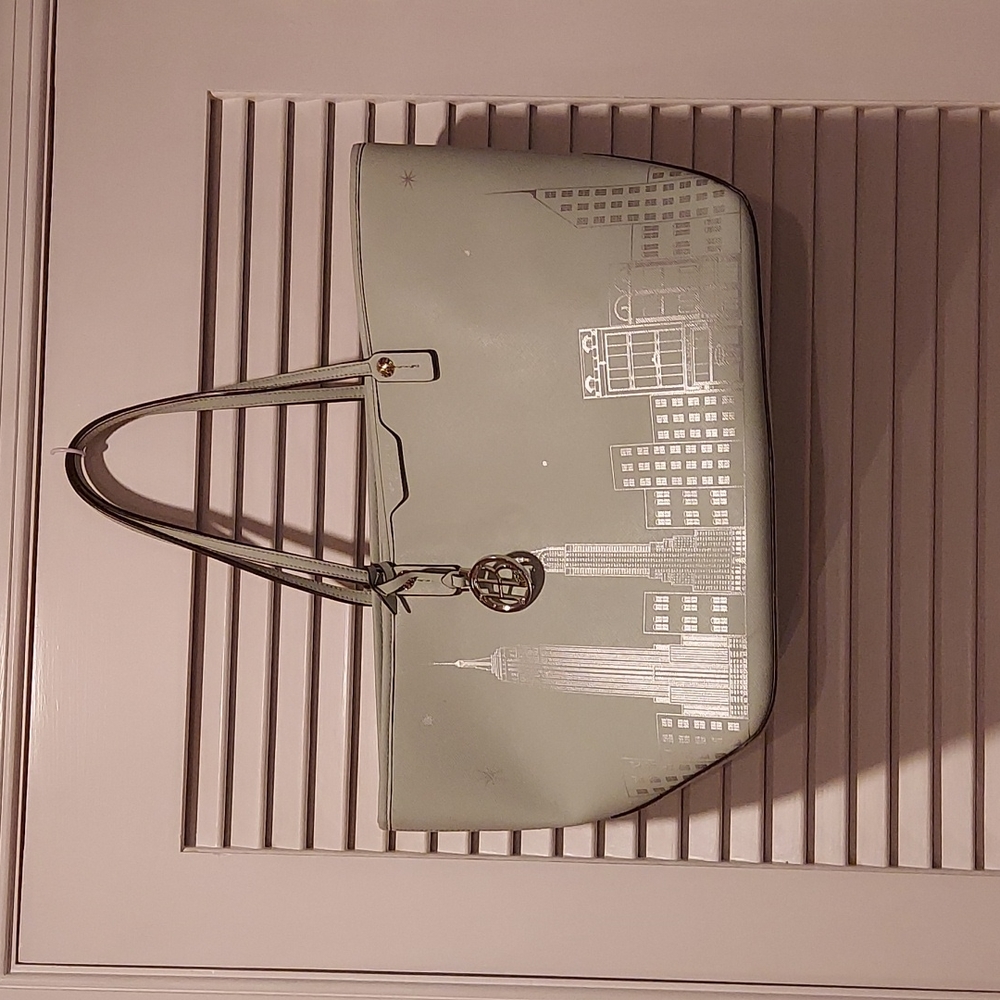 HENRI BENDEL NEW YORK SKYLINE WEST 57TH ST ZIPPER TOTE MINT AQUA COLOR